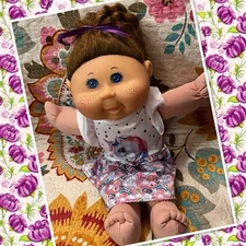 Beautiful Cabbage Patch Kids Jakks Girl Doll Light Brown Hair Blue Eye Freckles