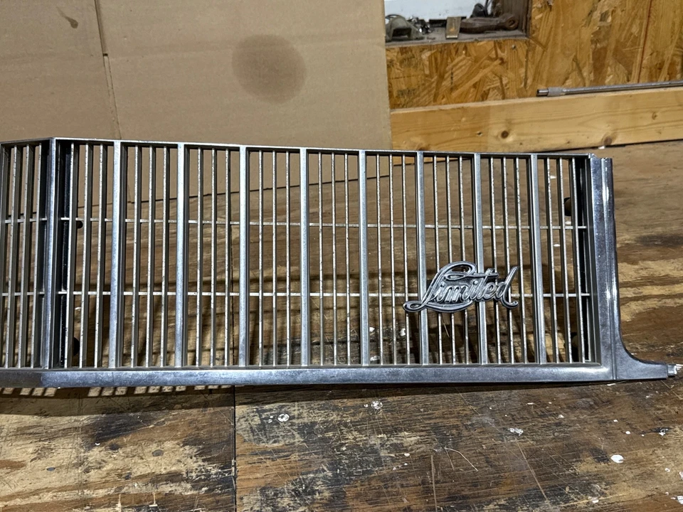 Conjunto de parrilla Buick Limited Electra Lesabre 1976 Foto 3 de 4