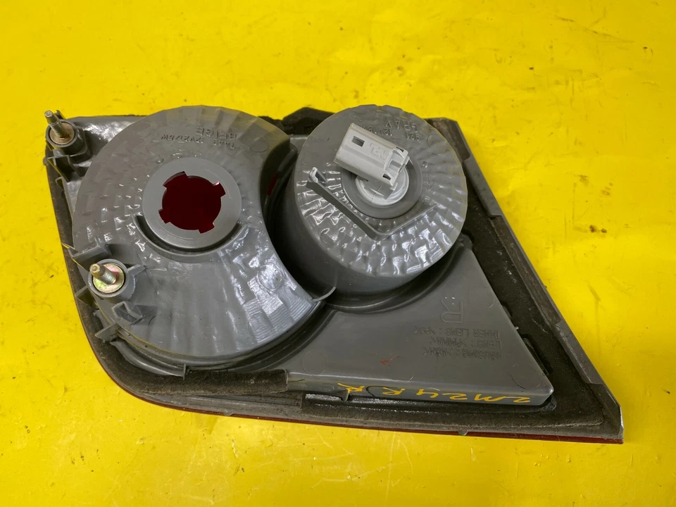 MAZDA 6 2003-2007 MALETERO TRASERO DERECHO MONTADO LUZ TRASERA OEM Foto 3 de 4