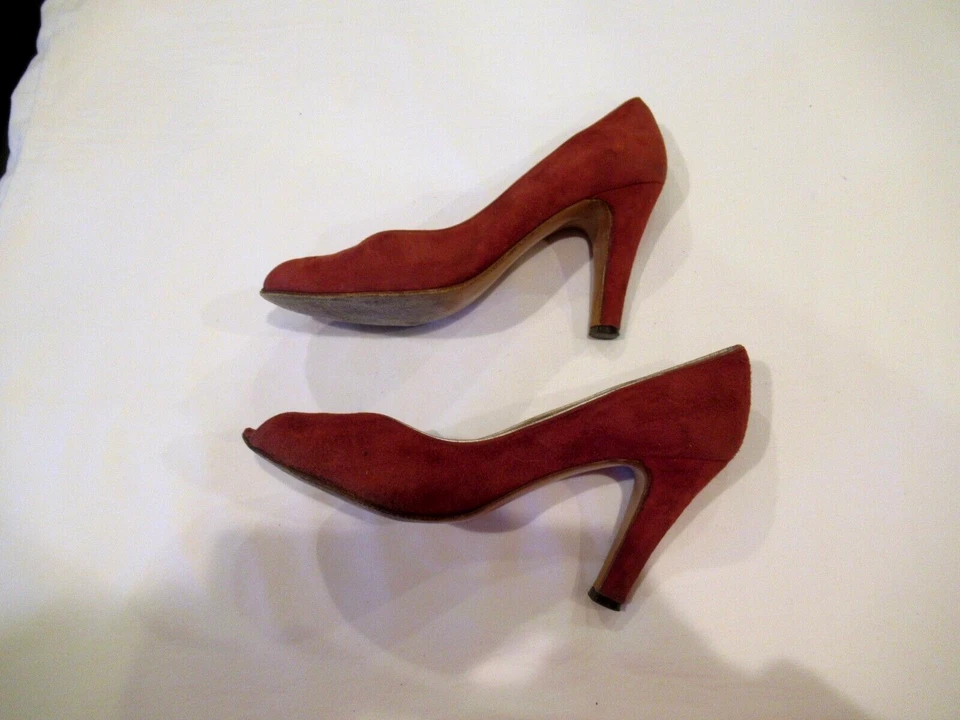 Zapatos Peep Toe Julianelli de gamuza roja, talla 6,5 AAA (estrecho) Foto 4 de 4