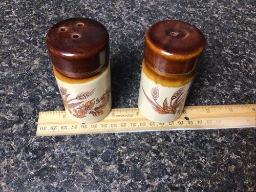 Vintage 3.5" Tan Brown Wheat Country Decor Set of 2 Salt and Pepper Shakers - Picture 5 of 5