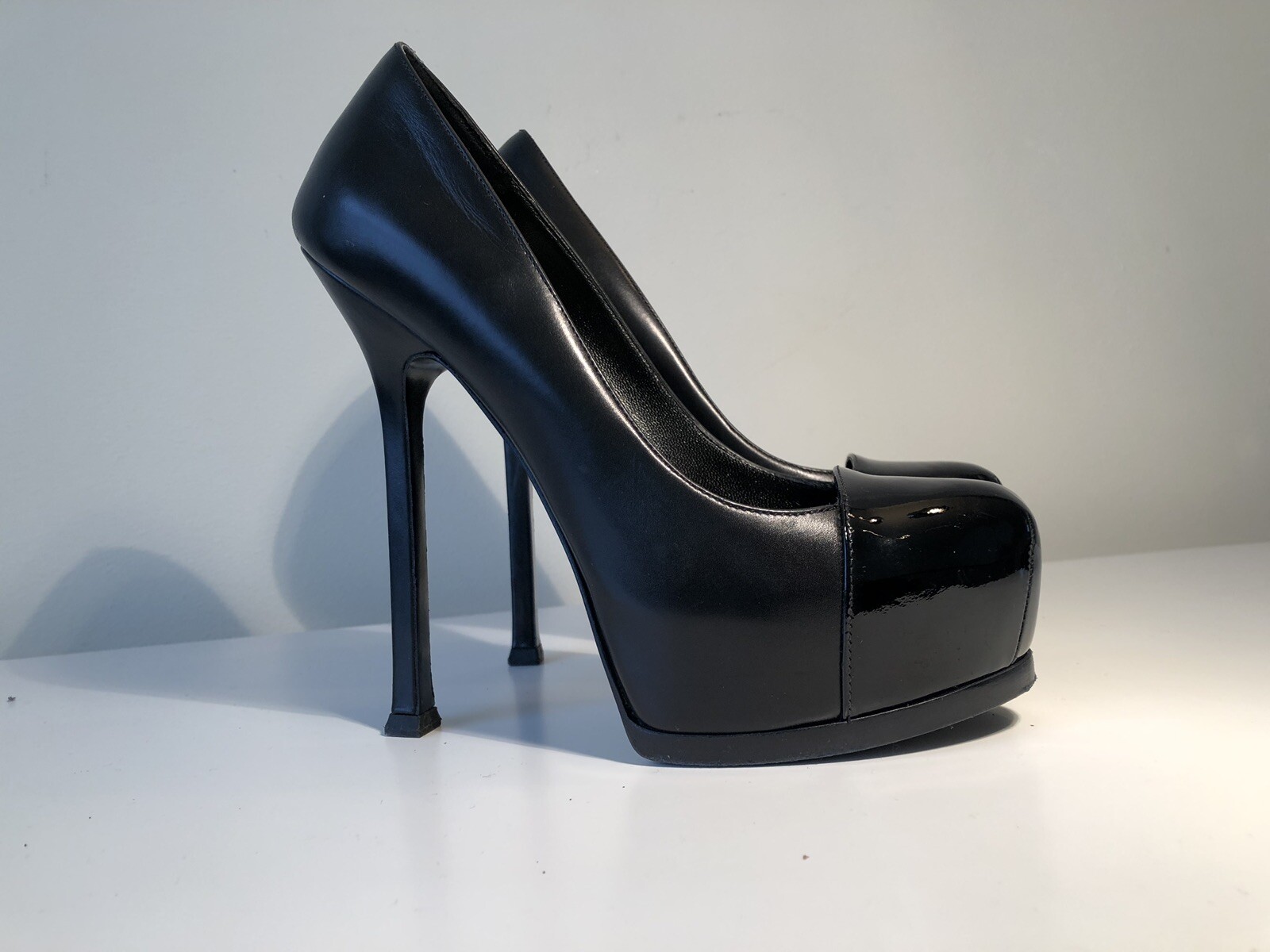 Autentici tacchi da donna YVES SAINT LAURENT neri in pelle taglia 36 prezzo di ricambio £649