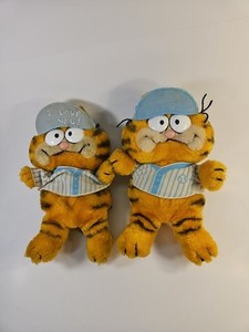 Vtg Garfield Baseball Player Cat Plush Toys 8.5" Lot of 2 Sports Ball Dakin 1981