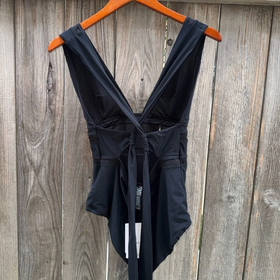 TRAJE DE BAÑO REISS HARPER MALLA ESPALDA CRUZADA EN NEGRO MUJER TALLA 8 Foto 3 de 4