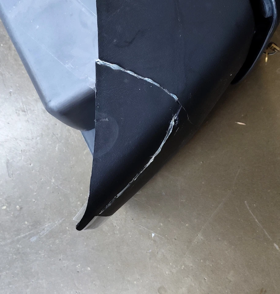 03-06 Chevy SSR Pair LH&RH Bed Mounted Storage Boxes (Saddlebags) w/ Lids & Keys - Изображение 4 из 4