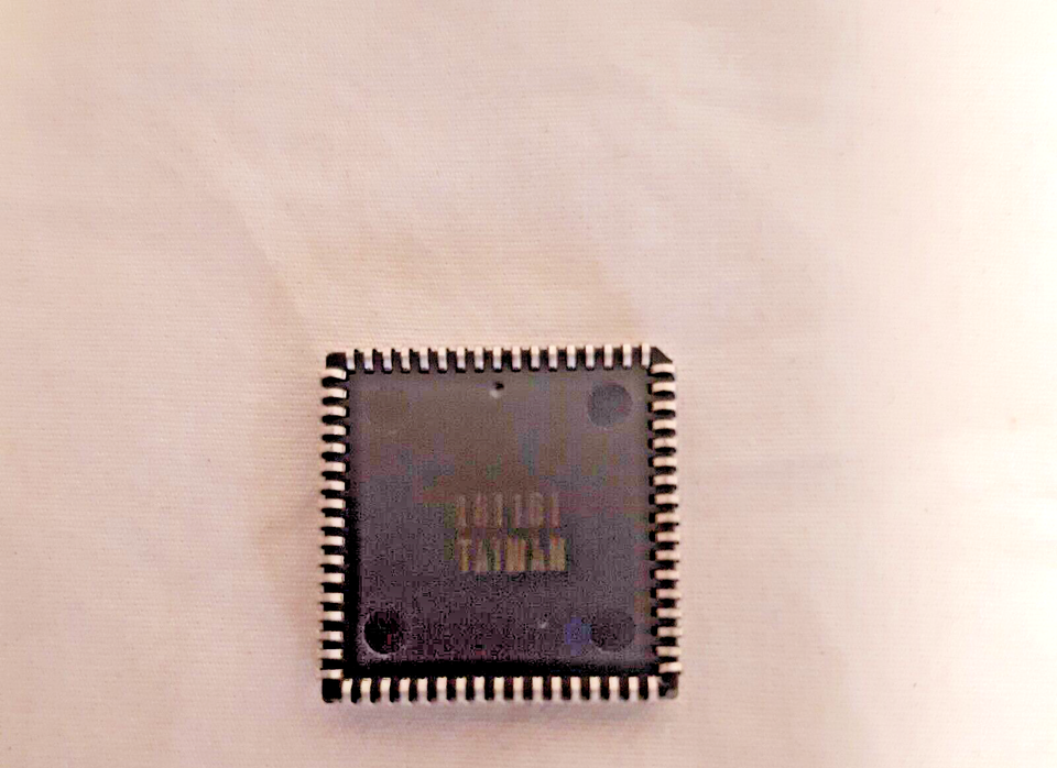 VLSI TECHNOLOGY SERIAL I/O CONTROLLER CHIP VL16C452-QC IC,UART, CMOS ...