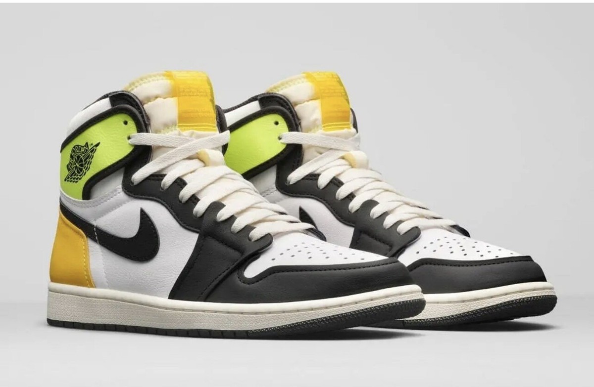 Nike Air Jordan 1 Retro High OG White Black Volt Gold 555088 Nike Air Jordan 1 Retro High OG White Black Volt Gold 555088