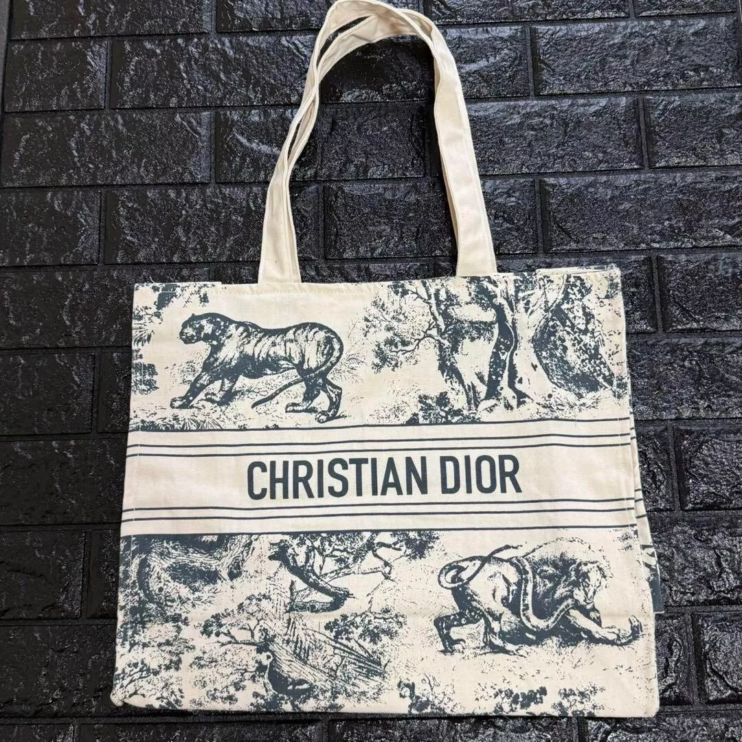 Sac fourre tout Christian Dior Wardujuy clients VIP limité 100 % paille mode lumière