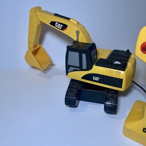 caterpillar massive machine excavator