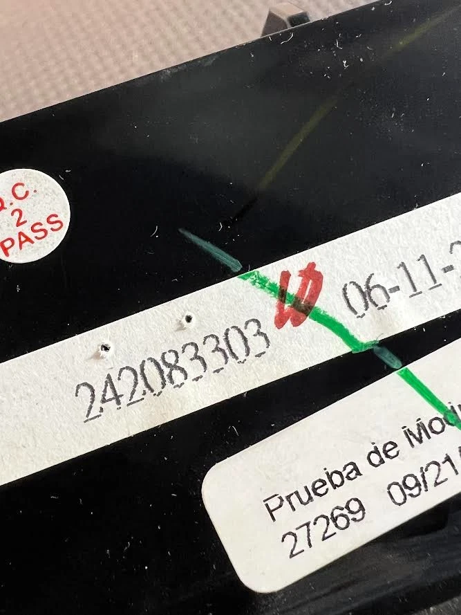 Conjunto dispensador de refrigerador Frigidaire OEM, 242083303 Foto 4 de 4