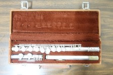 Vintage 1960s - 1970s  Artley Flute Nice Pleather Case