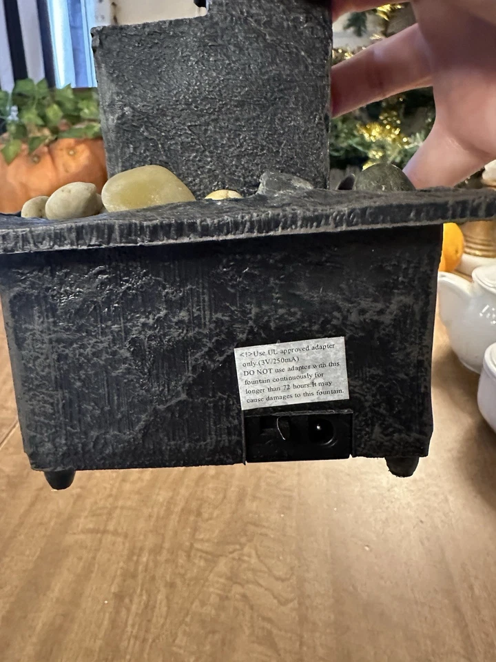 Pequeña fuente de agua de mesa mini niveles zen interior oficina escritorio decoración con rocas Foto 3 de 3