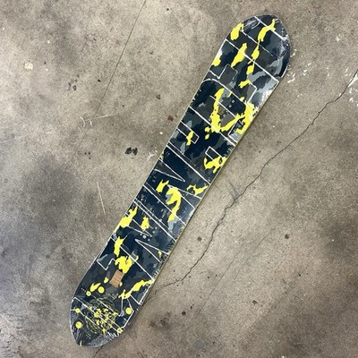 Technine T9 The Floater 152cm Regular All-Mountain Snowboard Black/Yellow 2x4