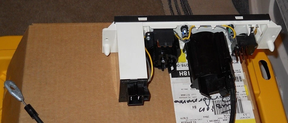 Новый из старых запасов 2000-05 Chevrolet Cavalier управление кондиционером 15-72571 - Изображение 2 из 2