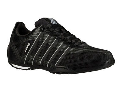 black trainers size 1.5