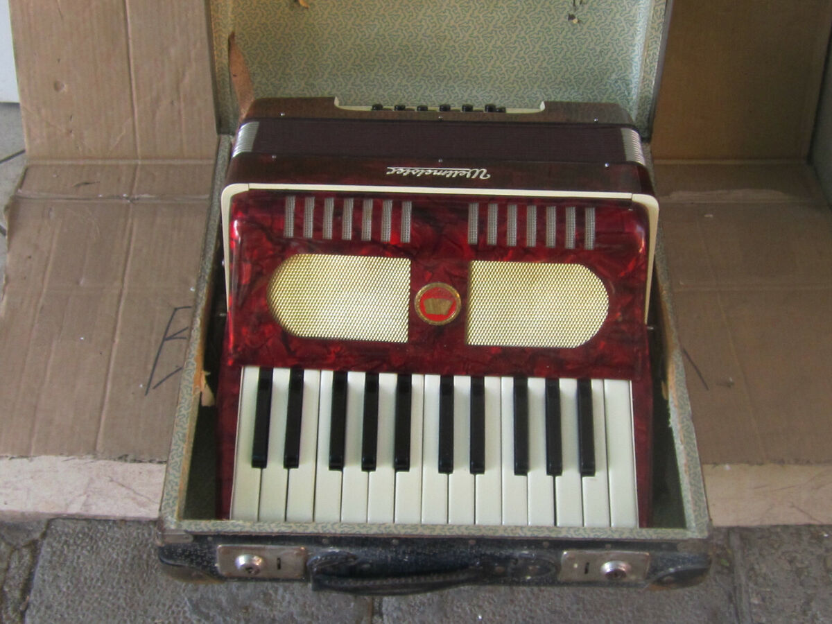 Vintage German DDR Children Accordion Weltmeister 12 Bass NOT Working TO  RESTORE