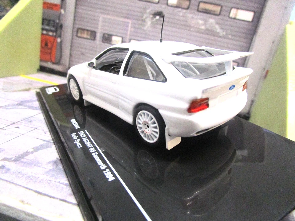 FORD Escort Cosworth RS 1994 Rallye Plainbody weiss für Umbau Spec. IXO 1:43 - Bild 3 von 4