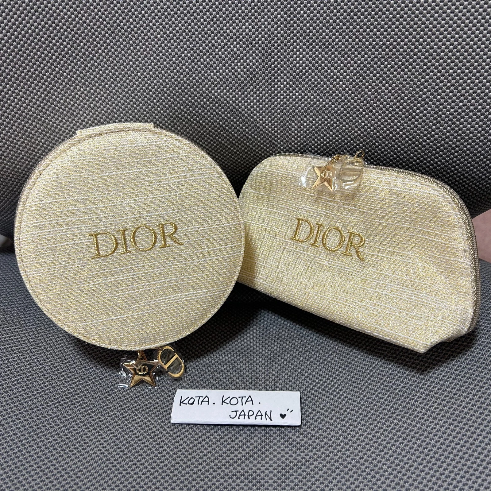 Lot de 2 pochettes vanity Dior Holiday 2024 nouveauté paillettes dorées limitées avec boite Japon