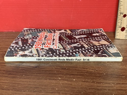 Major League Baseball Scorecards And Yearbooks Each Sold Separately - Picture 161 of 306