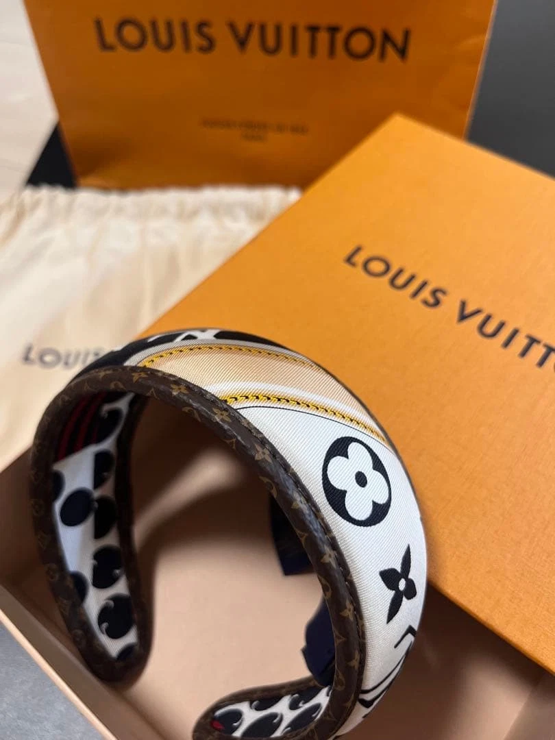 Louis Vuitton Headband Hair Accessories for Women for sale  display picture 1