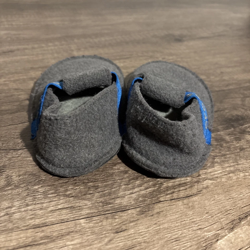 Zapatillas de fieltro gris Crocs niño talla 06 Foto 2 de 4