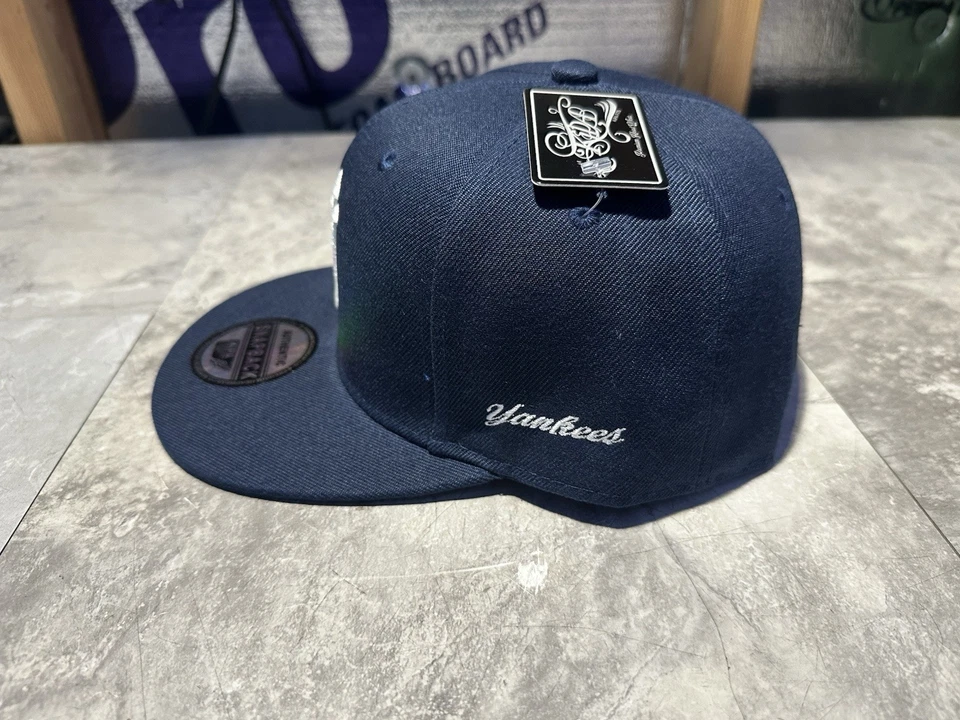 NUEVO CON ETIQUETAS Kipa Premium New York Yankees Azul/Blanco NY Gorra Tapa. Yankee Foto 2 de 4