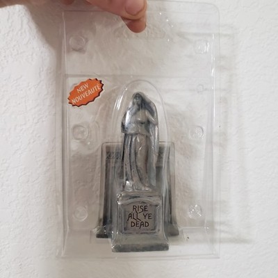 2006 Lemax Spooky Town Halloween Crypt Rise all ye Dead figurine retired