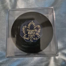 VTG TORONTO MAPLE LEAFS NATIONAL HOCKEY LEAGUE PUCK OFFICIAL ART ROSS TYER 