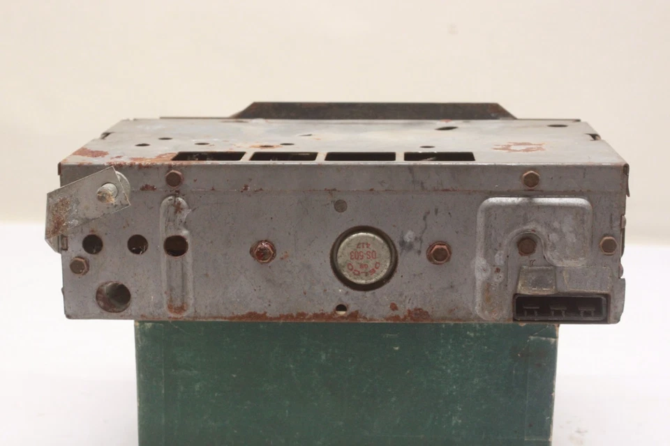 Original 1960 1961 1962 1963 1964 Chevrolet Corvair AM Radio Assembly Delco GM - Image 3 of 4