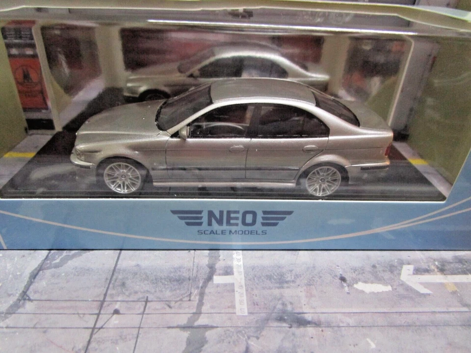 BMW 5er Reihe E39 M5 Limosuine silber met 2002 NEO 49583 Resin SP 1:43 - Bild 4 von 4