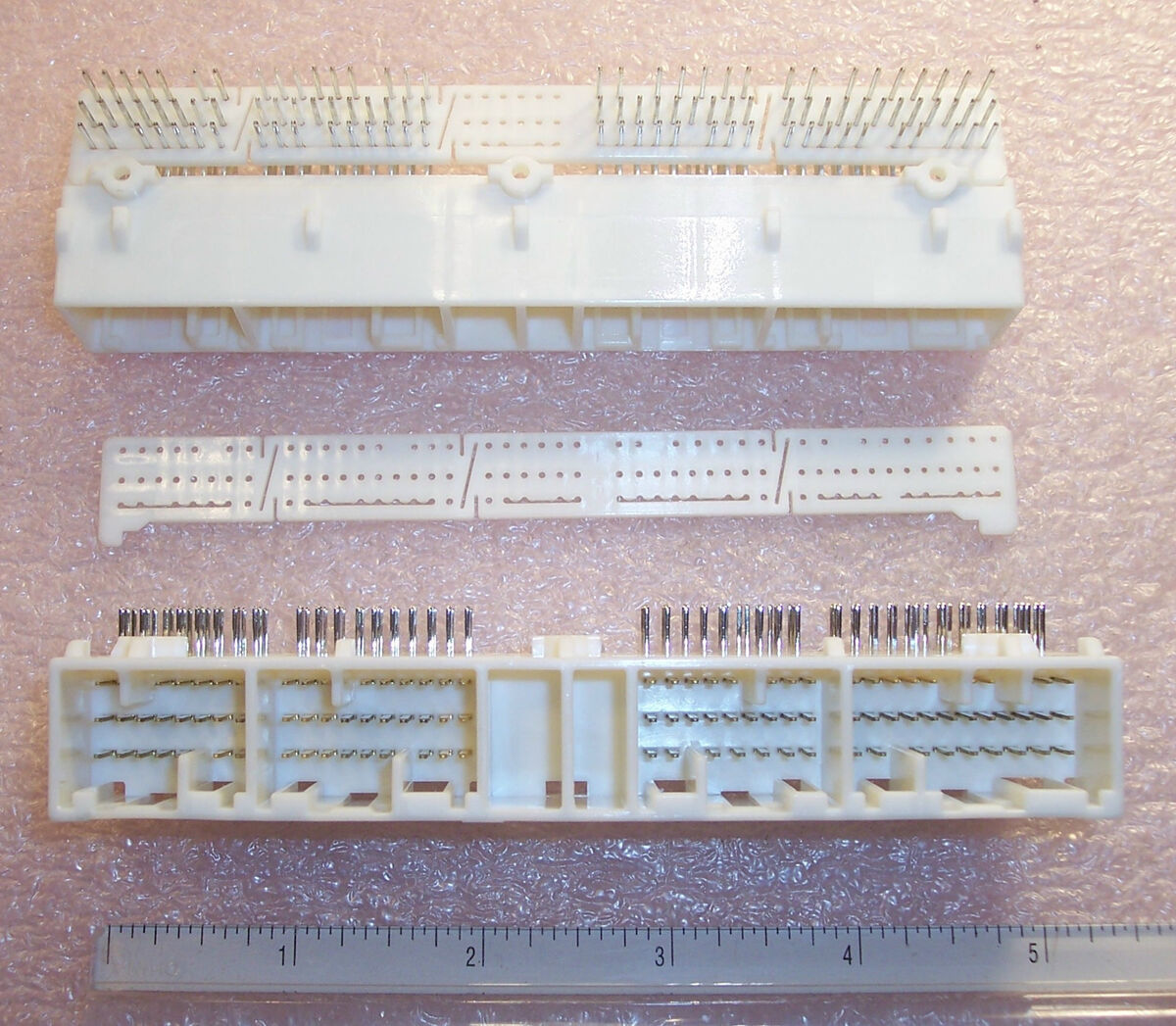 QTY (1) 3-353016-1 TYCO 105 POSITION 4-BAY R/A I/O QTY (1) 3-353016-1 TYCO 105 POSITION 4-BAY R/A I/O