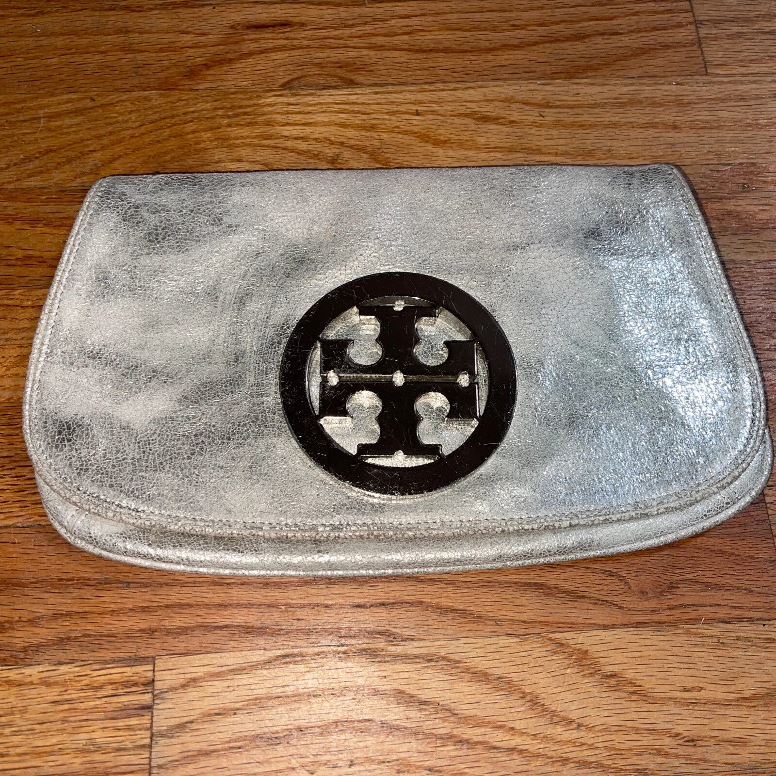 Borsa a tracolla iconica Tory Burch argento in pelle morbida