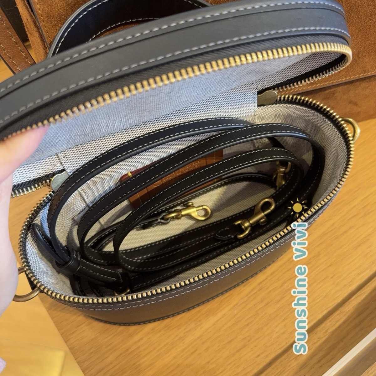NWT Coach Trail Bag CBG93 Glovetanned leather Brass/Black | eBay