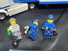 LEGO CITY: Mobile Police Unit (60044) 99.9% Complete with Instruction Manuals