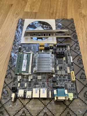 ITX -Mainboard AAEON EMB-BT1 mit DC-Anschluss 