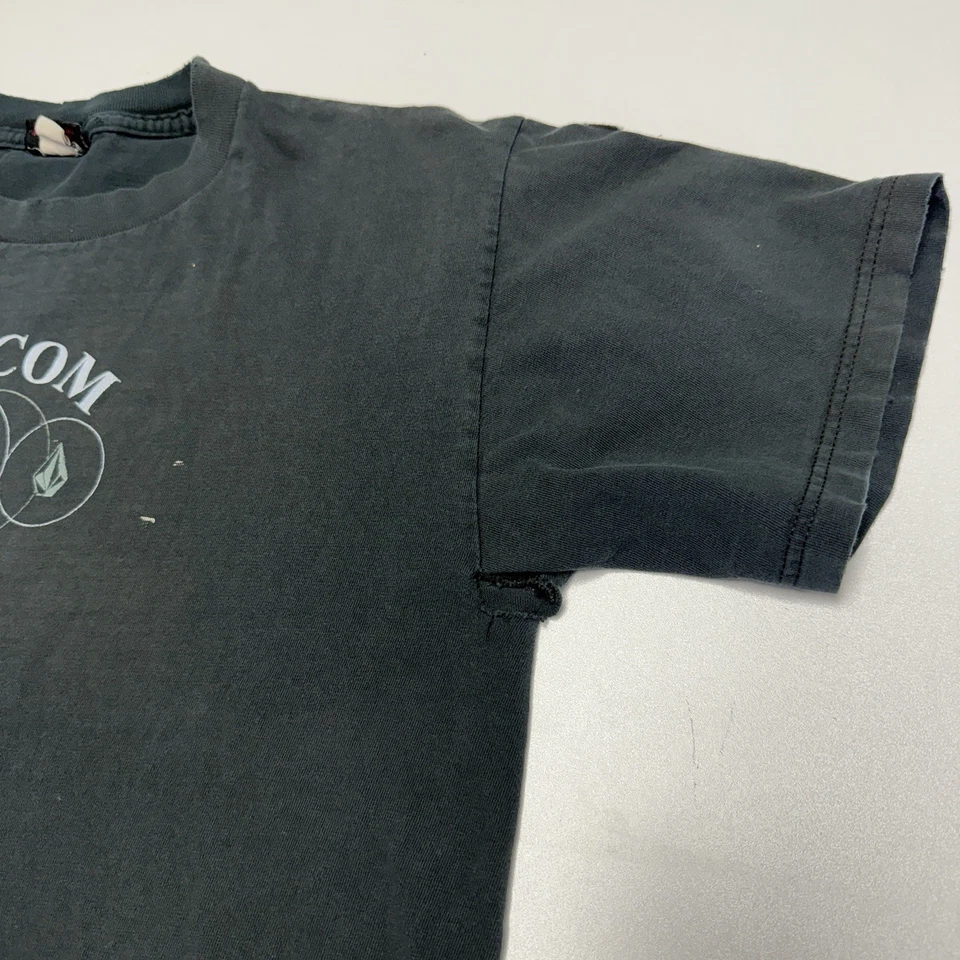 Vintage Volcom T Shirt Mens Medium 19x25 Faded Black Y2K Surf Skate - Image 4 of 4