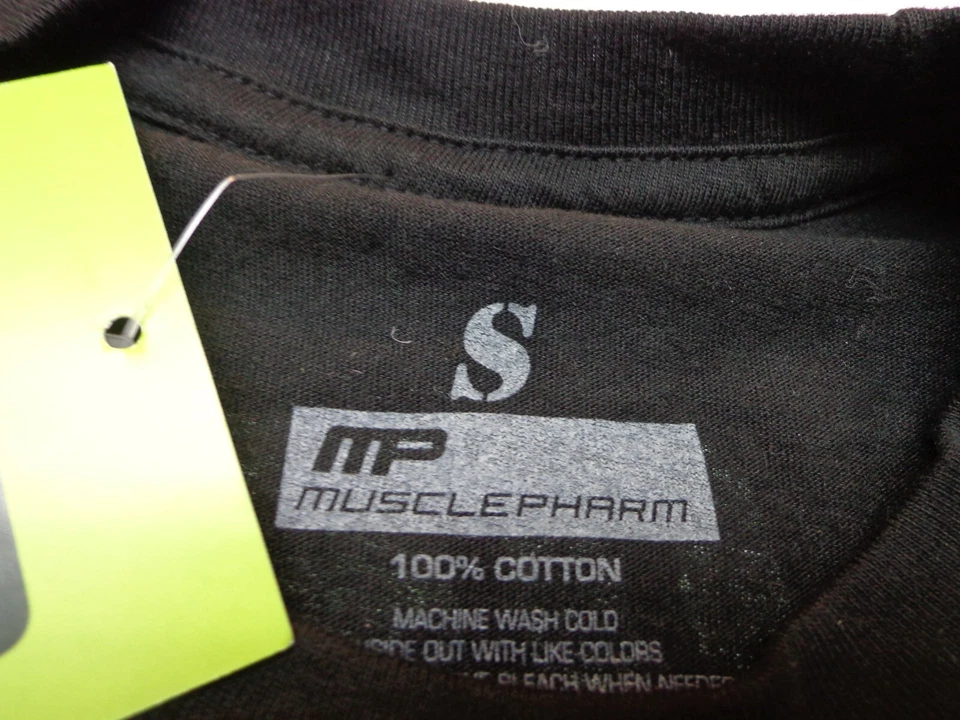 Camiseta Negra Muscle Pharm MP 'Get Swole Live Swole' Pequeña NUEVA con DEFECTO Foto 4 de 4