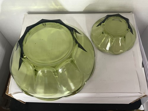 1960s Anchor Hocking Green Glass Star & Cameo Medallion Bowl Scalloped 8" - Picture 4 of 5