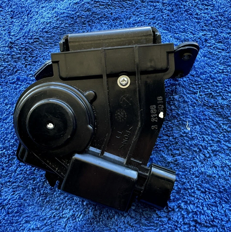 08-15 Scion XB Highlander RAV4 защелка подъемного борта привод замка багажника задней двери изготовитель оборудования - Изображение 3 из 4