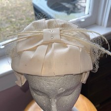 Vintage 50s/60s Cream Fascinator Hat with Feathers, Netting  Rhinestones