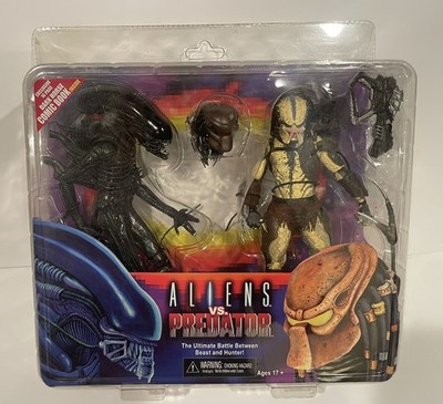 Neca Alien Vs Predator 2-pack Tribute Homage Retro Version TRU Exclusive Sealed 
