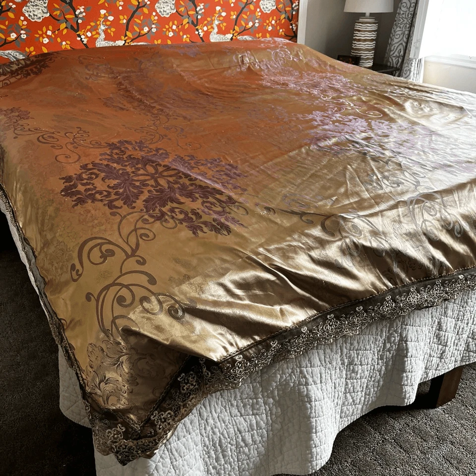 Funda nórdica de damasco satinado de lujo tamaño queen, dorada y púrpura con ribete de encaje cierre de cremallera Foto 2 de 4