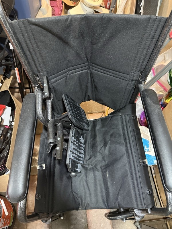 medline lightweight foldable transport wheelchair