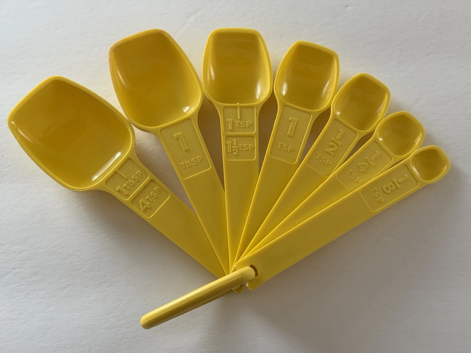 Tupperware Measuring Spoons Set D Ring Yellow Vintage Retro
Opens in a new window or tab