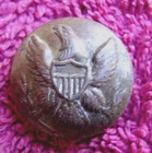 EXCAVATED INFANTRY ENLISTED EAGLE SHIELD COAT BUTTON (PORT HUDSON)