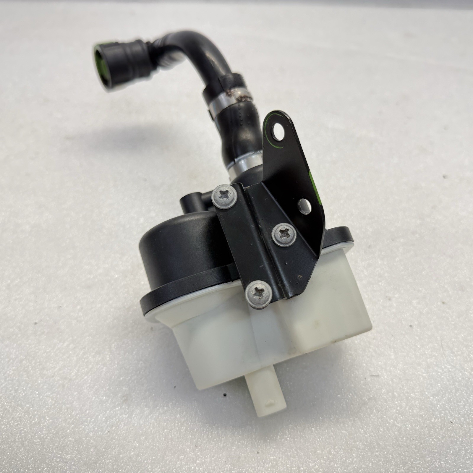 2003-2013 Maserati Quattroporte M139 Leak Detection Pump Bosch 0261222010 OEM