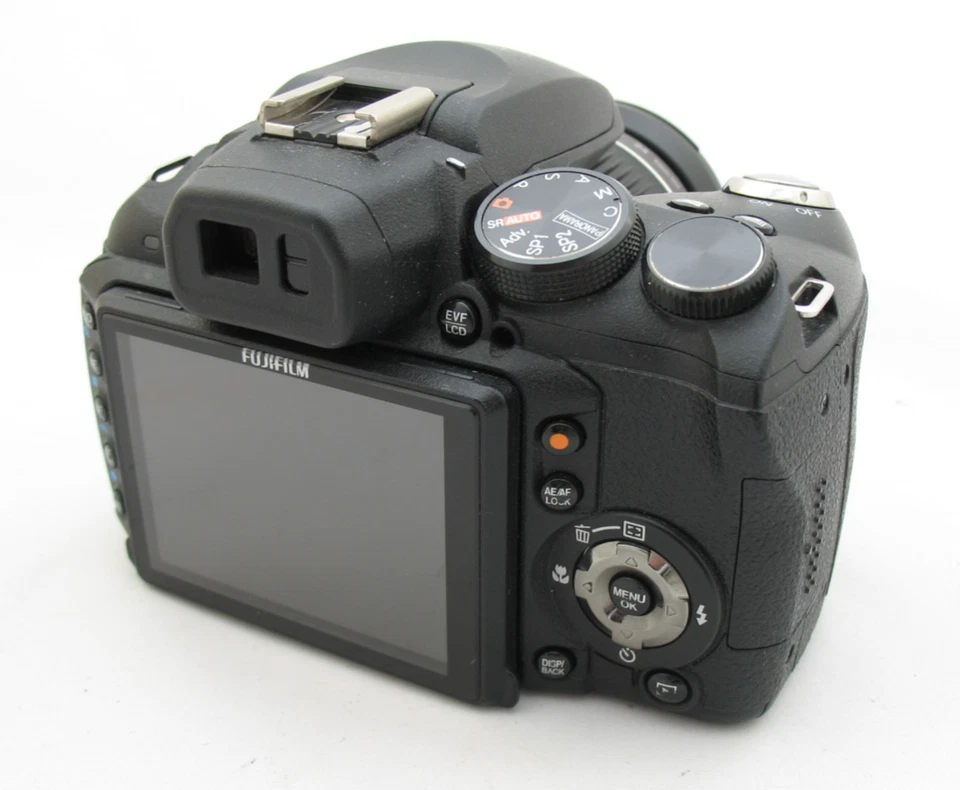 Fuji FinePix D-SLR style HS10 Bridge Camera 24-720mm 30x Zoom Lens +16GB - Image 2 of 4