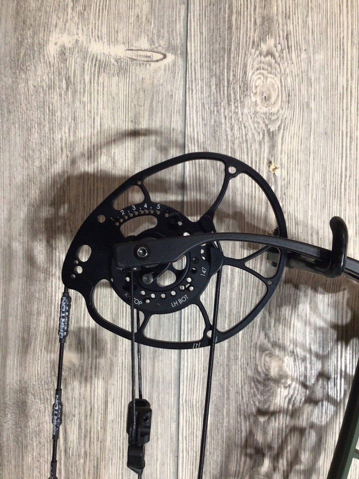 Arc Darton Sequel 33 ST2 Droitier 70 Lbs - Neuf - Gris/Noir
