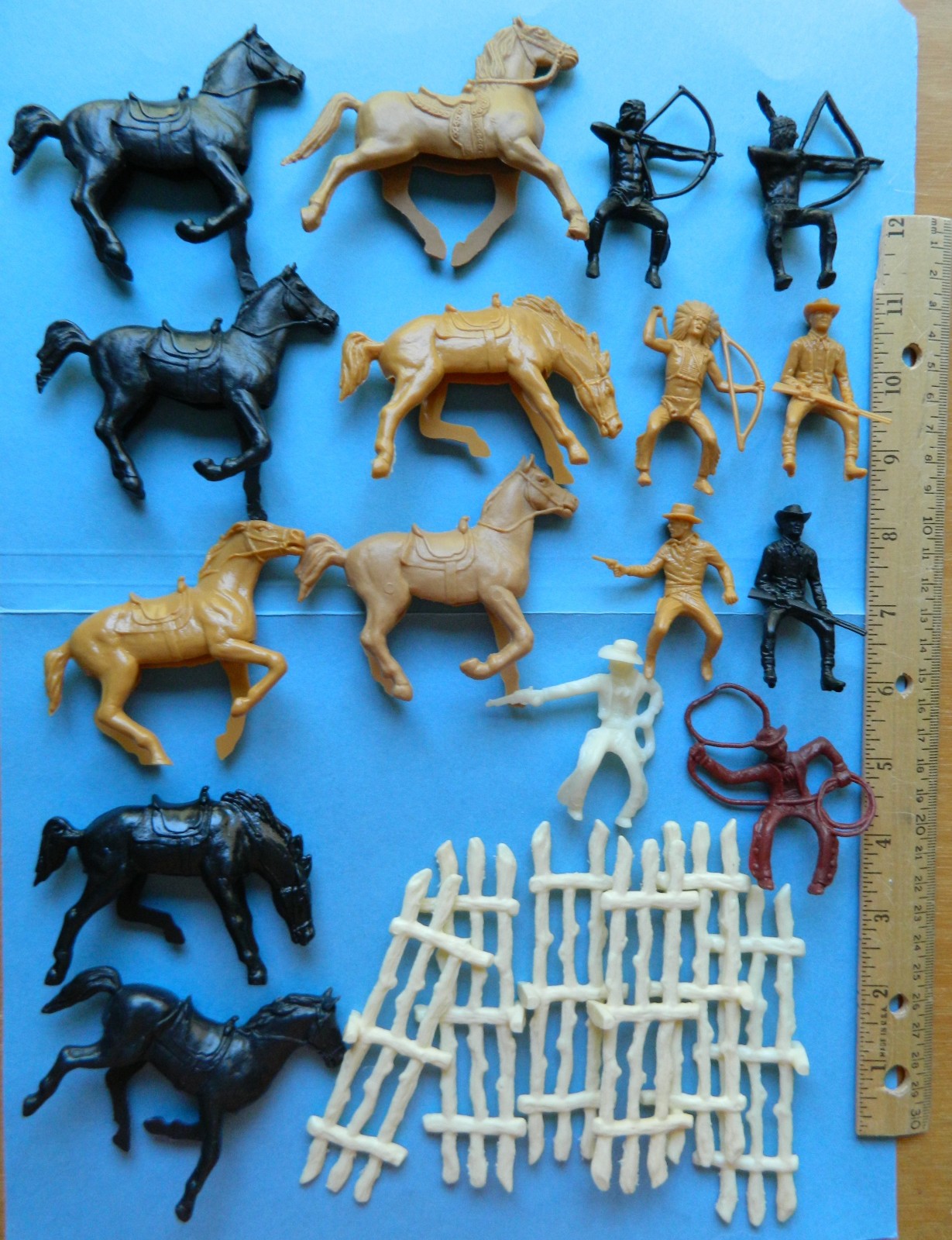 8 Vintage original 1970s PP Timmee 54mm plastic toy American Indians & cowboys