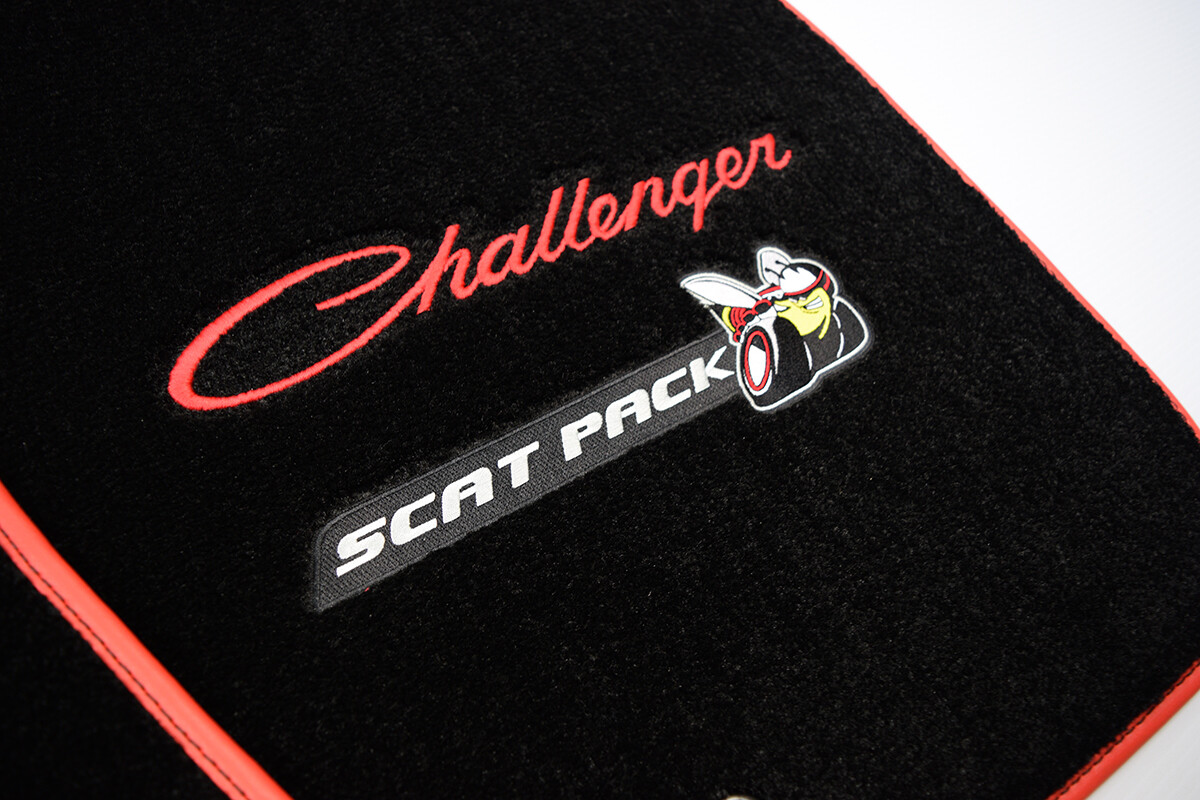 CHALLENGER OVAL LOGO MAT (RED) ラグマット Lloyd Challenger Trunk Mat with Challenger and Red RT Logo